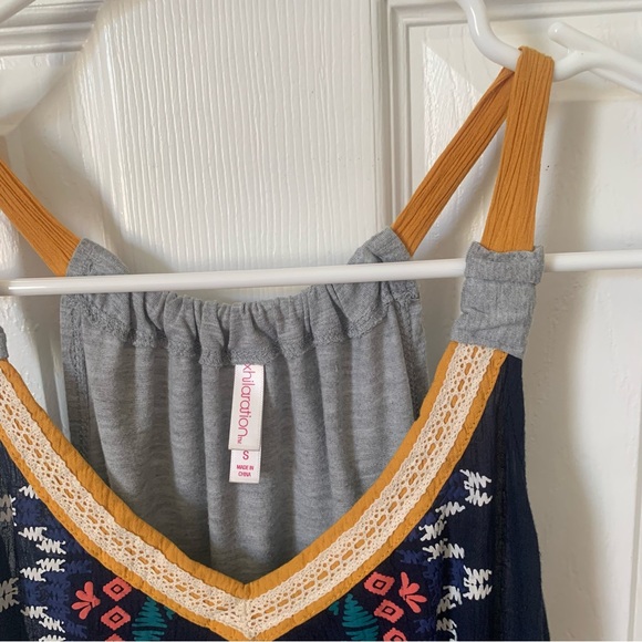 Women’s Xhilaration Small BohemianTank Top Navy Blue w/Flowers - Picture 3 of 7